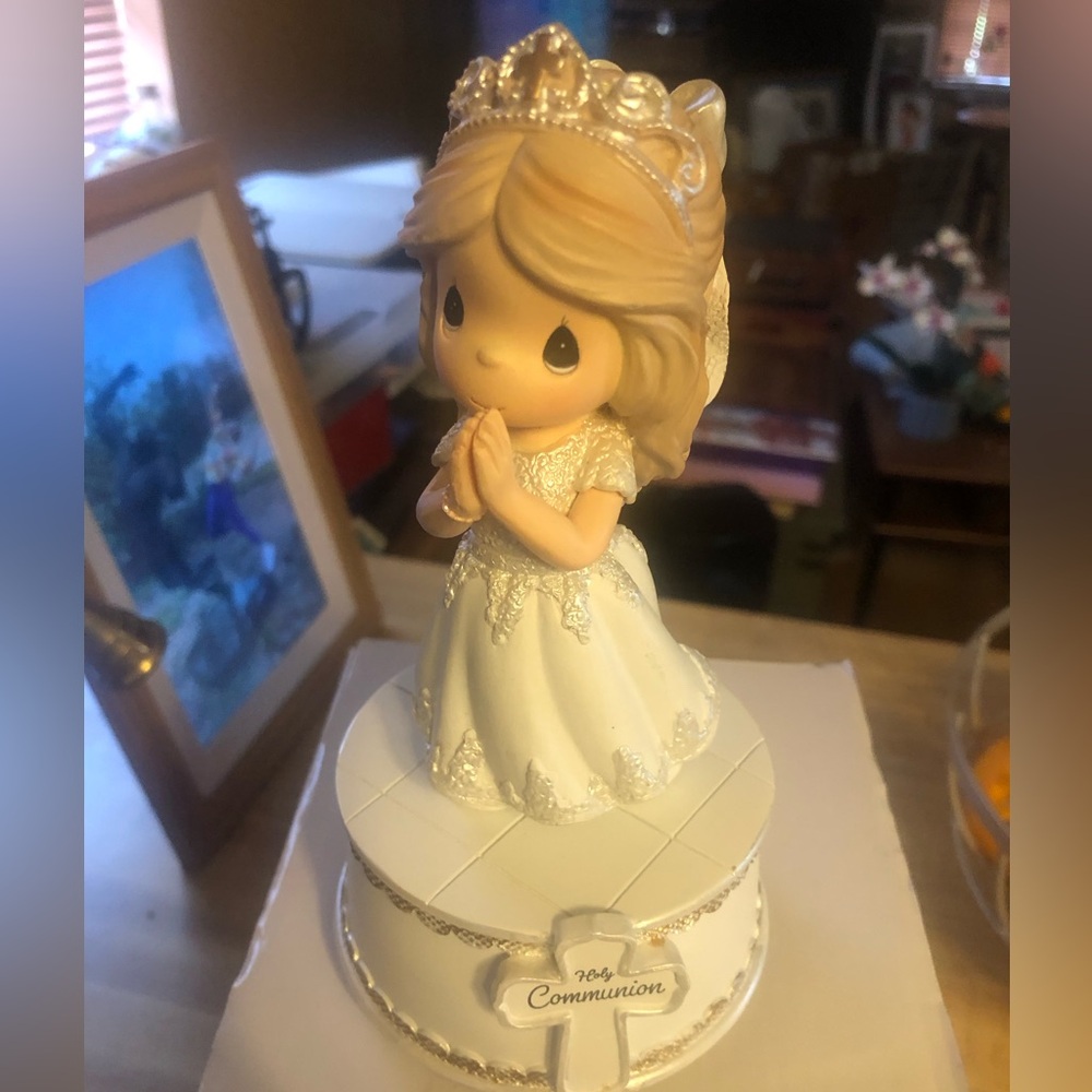 Precious Moments White and Blonde First Communion Girl, Musical